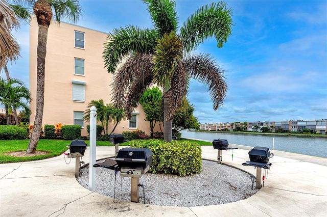 7600 SUN ISLAND DRIVE S 107, South Pasadena, FL 33707