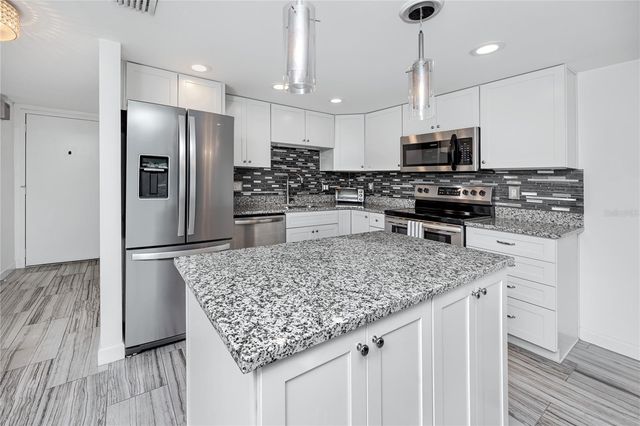 7600 SUN ISLAND DRIVE S 107, South Pasadena, FL 33707