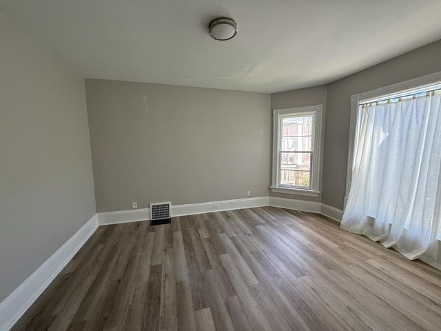 1537 E Irving PLACE, Milwaukee, WI 53202