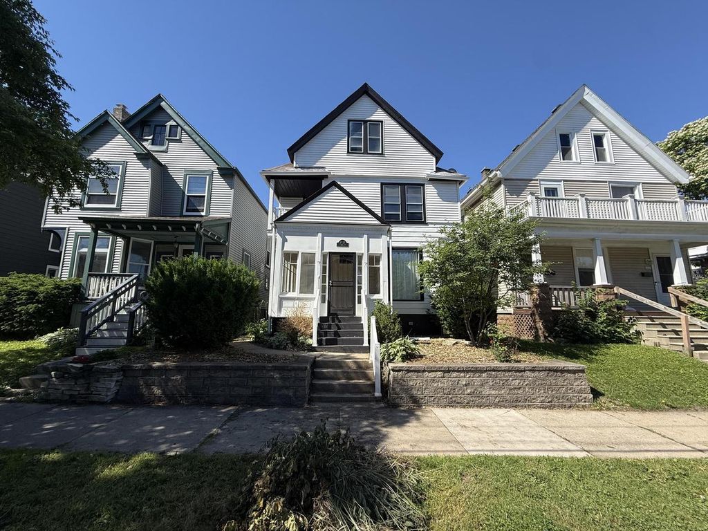 1537 E Irving PLACE, Milwaukee, WI 53202