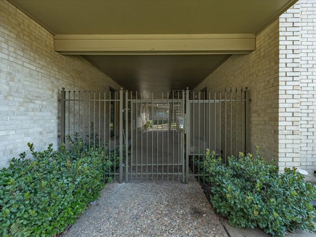 11102 Valleydale Drive A, Dallas, TX 75230