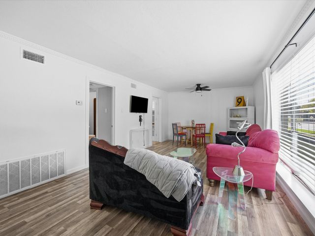 11102 Valleydale Drive A, Dallas, TX 75230