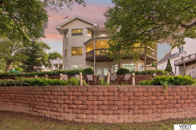 8932 Cass Circle, Plattsmouth, NE 68048