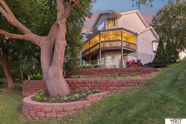 8932 Cass Circle, Plattsmouth, NE 68048