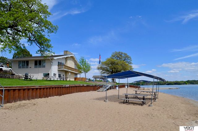 8932 Cass Circle, Plattsmouth, NE 68048