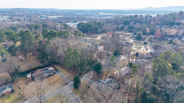 300 Woodland Drive, Calhoun, GA 30701