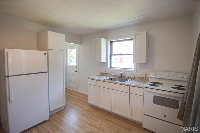 194 S Pence Street, East Alton, IL 62024