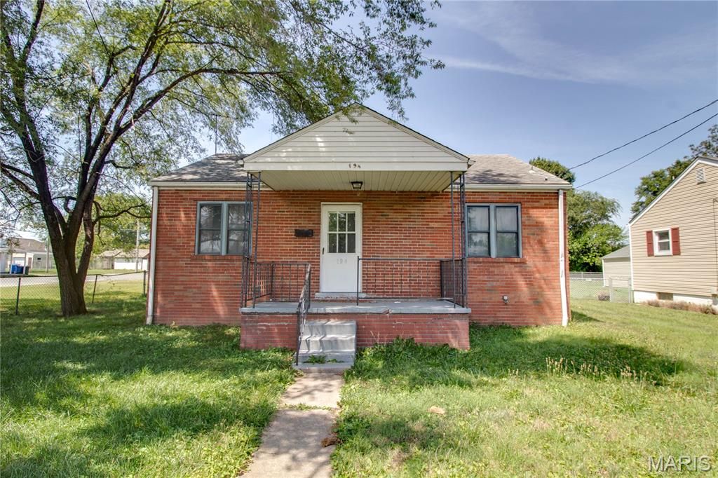 Image 1 of property listing at 194 S Pence Street, East Alton, IL 62024
