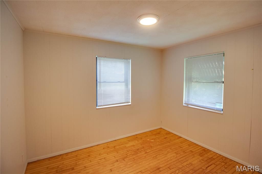 Image 15 of property listing at 194 S Pence Street, East Alton, IL 62024