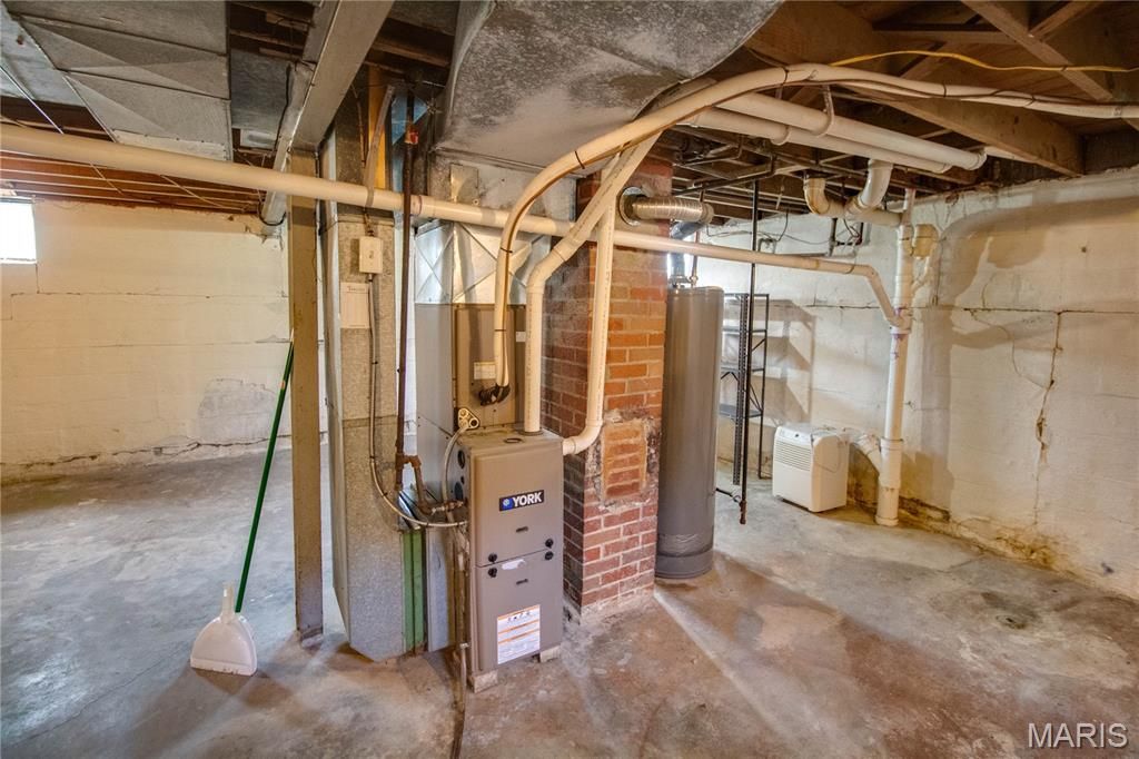 Image 18 of property listing at 194 S Pence Street, East Alton, IL 62024