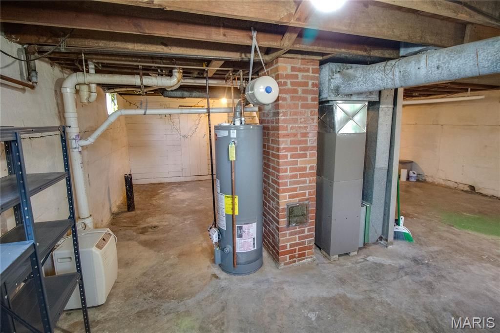 Image 19 of property listing at 194 S Pence Street, East Alton, IL 62024