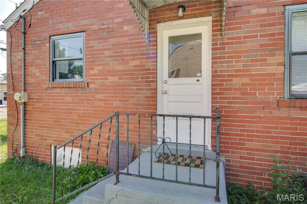 Image 20 of property listing at 194 S Pence Street, East Alton, IL 62024