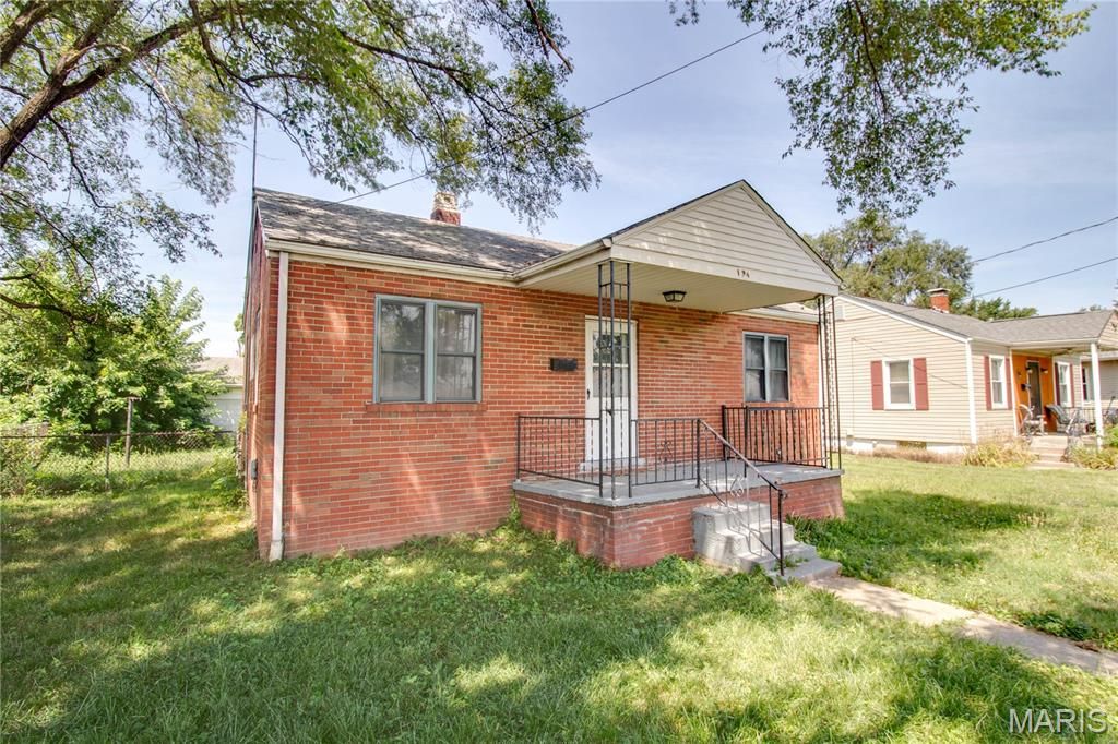 Image 3 of property listing at 194 S Pence Street, East Alton, IL 62024