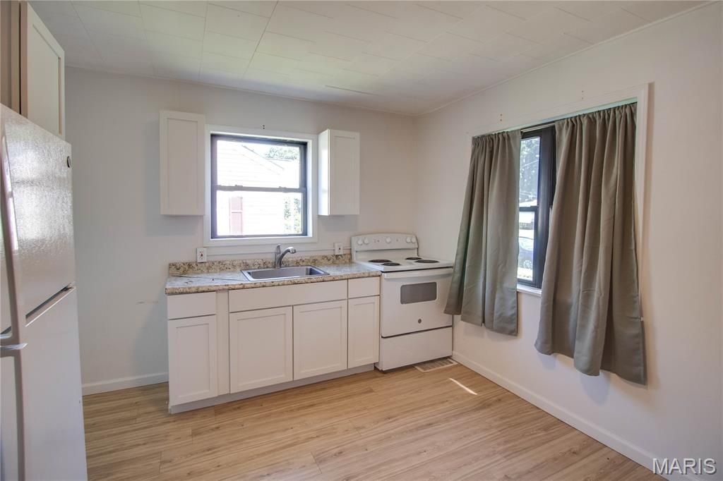 Image 8 of property listing at 194 S Pence Street, East Alton, IL 62024
