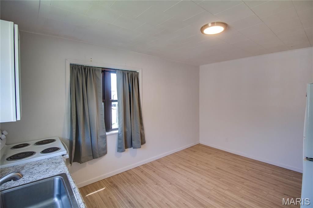 Image 10 of property listing at 194 S Pence Street, East Alton, IL 62024