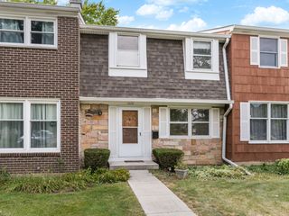1020 Denham Place, Schaumburg, IL 60194