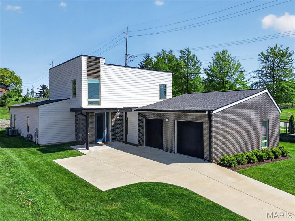 11901 Santino Court, St Louis, MO 63141