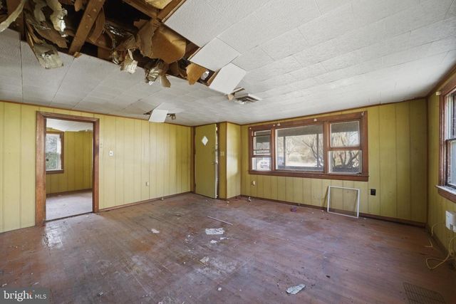 24 ELM ST, Salem, NJ 08079