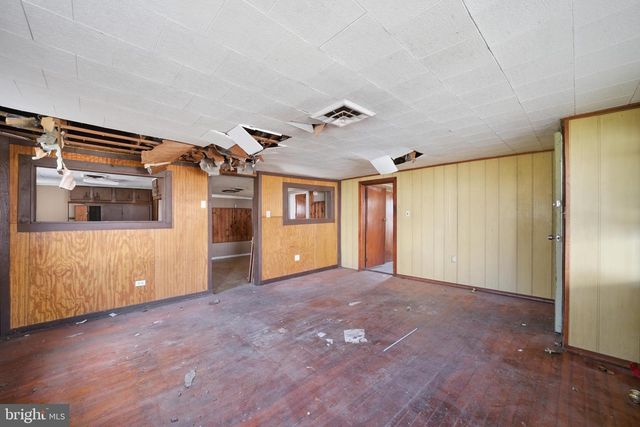 24 ELM ST, Salem, NJ 08079