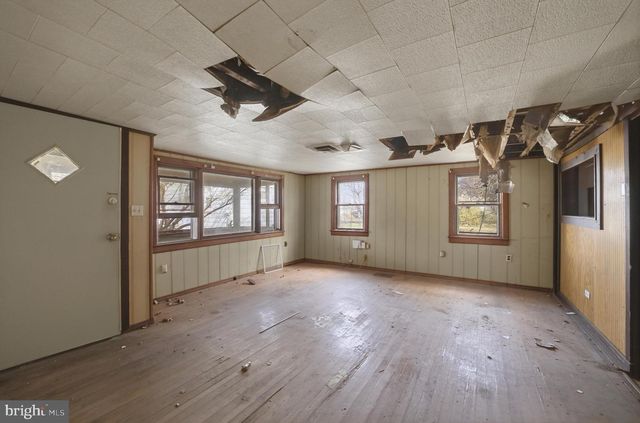 24 ELM ST, Salem, NJ 08079