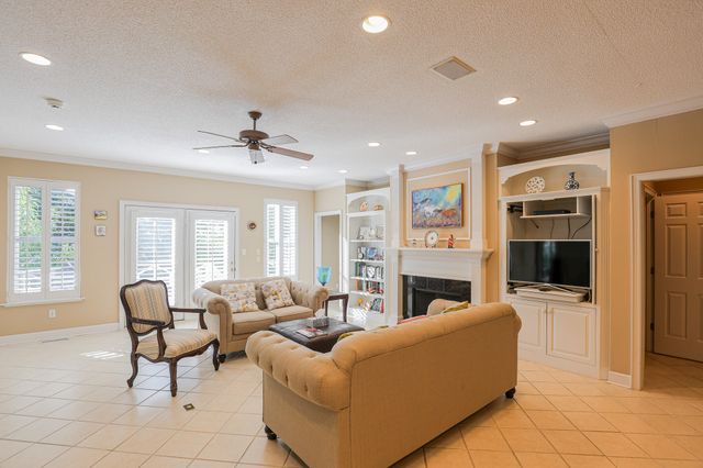 1001 Lakeview Drive, Paducah, KY 42003