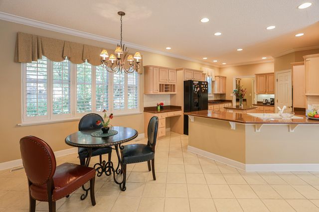 1001 Lakeview Drive, Paducah, KY 42003