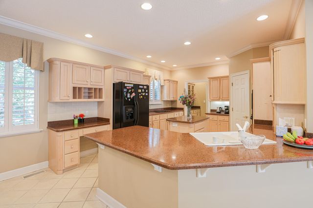 1001 Lakeview Drive, Paducah, KY 42003