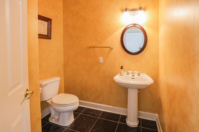 1001 Lakeview Drive, Paducah, KY 42003