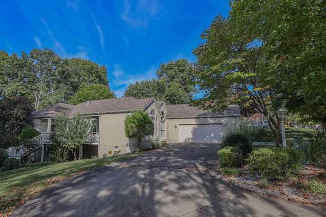 1001 Lakeview Drive, Paducah, KY 42003
