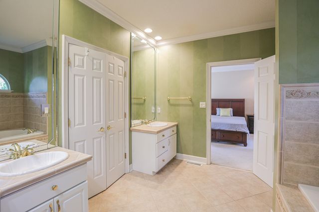 1001 Lakeview Drive, Paducah, KY 42003