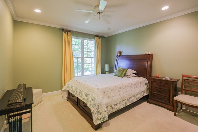1001 Lakeview Drive, Paducah, KY 42003
