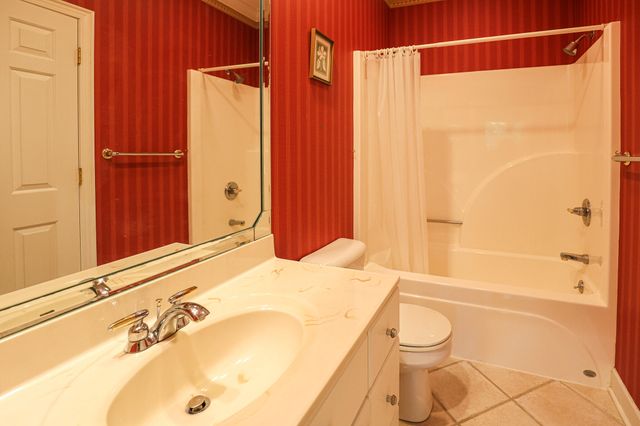 1001 Lakeview Drive, Paducah, KY 42003