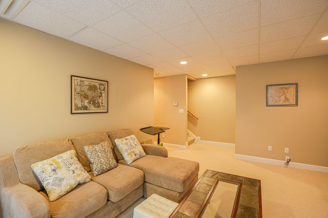 1001 Lakeview Drive, Paducah, KY 42003