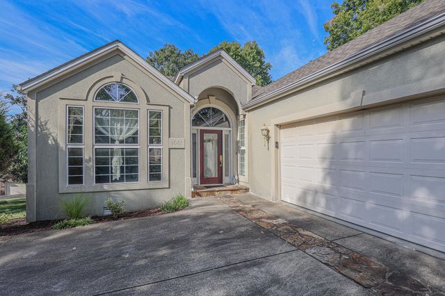 1001 Lakeview Drive, Paducah, KY 42003