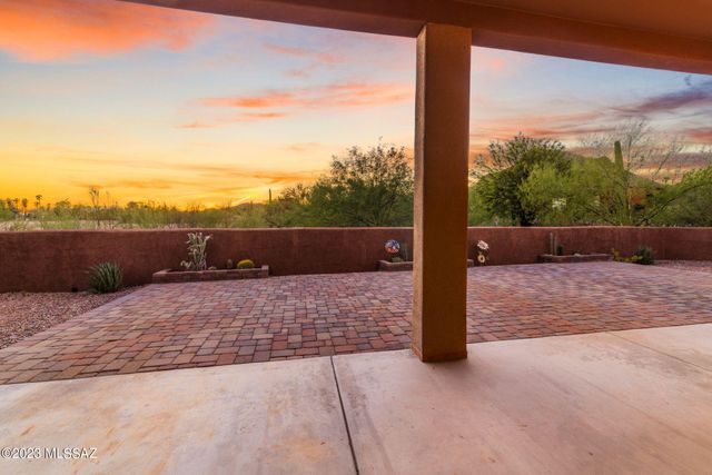 5670 W Triangle X Place, Tucson, AZ 85713