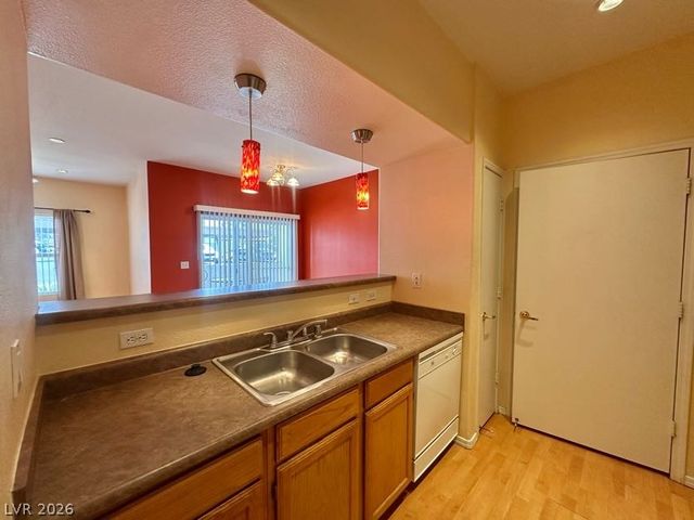 7255 West Sunset Road 1027, Las Vegas, NV 89113