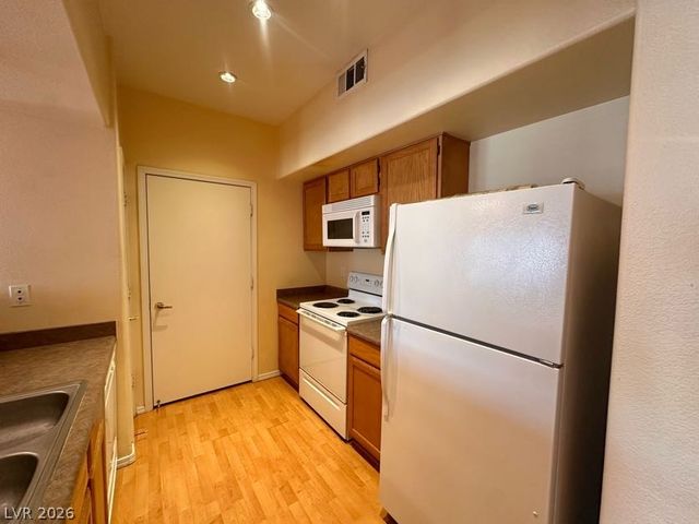 7255 West Sunset Road 1027, Las Vegas, NV 89113