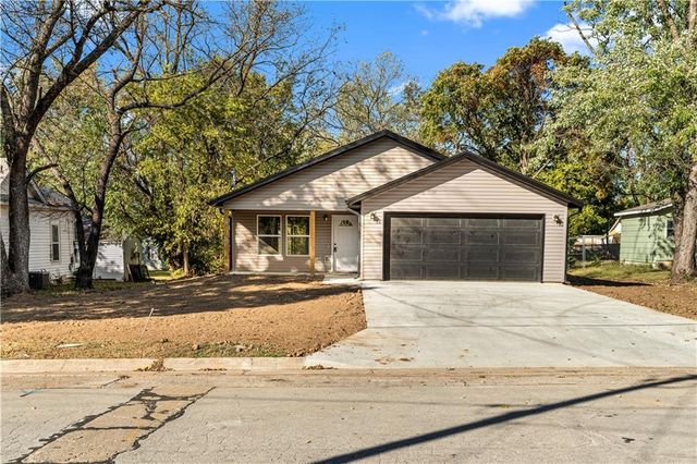 520 W Hunter Street, Nevada, MO 64772