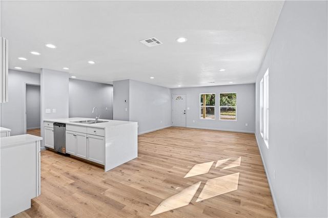 520 W Hunter Street, Nevada, MO 64772