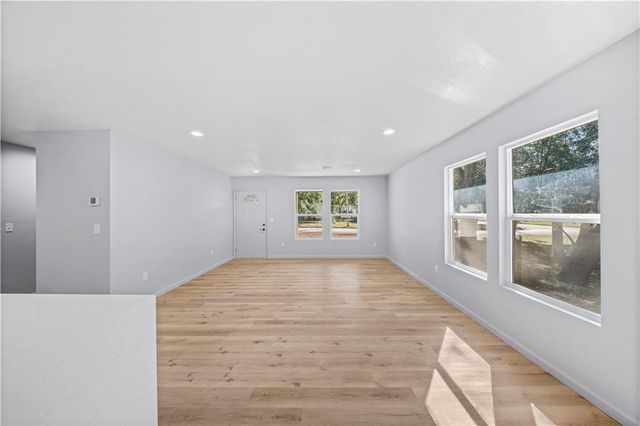 520 W Hunter Street, Nevada, MO 64772