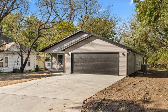 520 W Hunter Street, Nevada, MO 64772