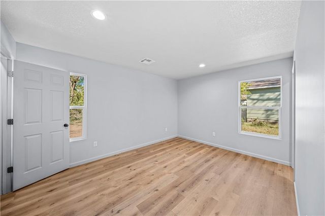 520 W Hunter Street, Nevada, MO 64772