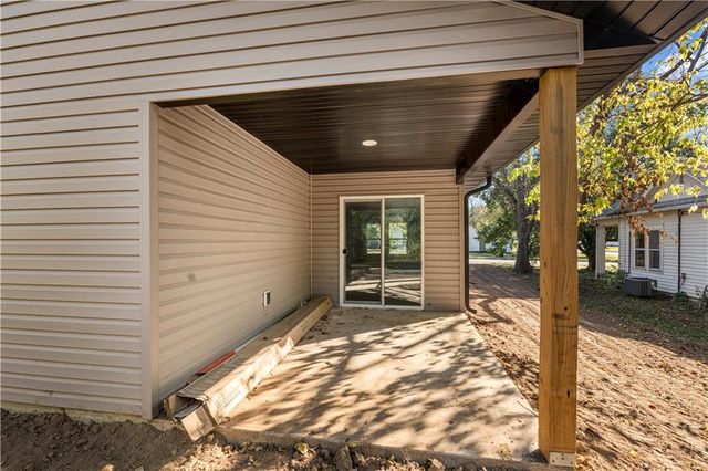 520 W Hunter Street, Nevada, MO 64772