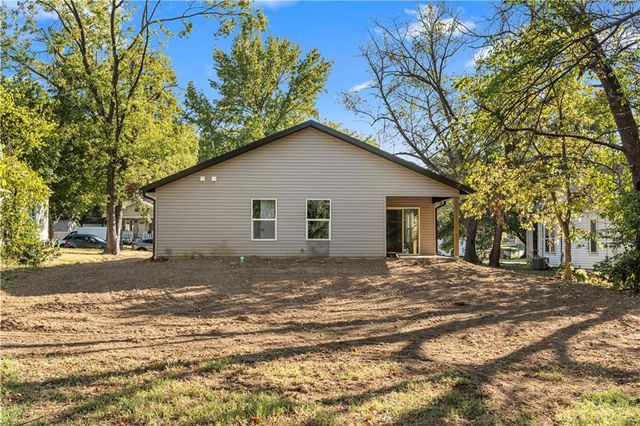 520 W Hunter Street, Nevada, MO 64772