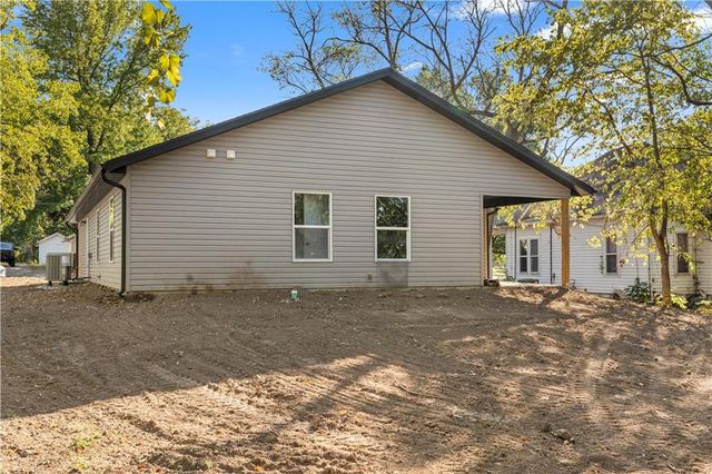 520 W Hunter Street, Nevada, MO 64772