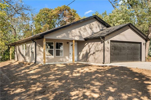 520 W Hunter Street, Nevada, MO 64772