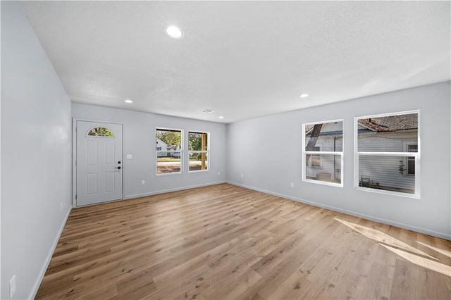 520 W Hunter Street, Nevada, MO 64772