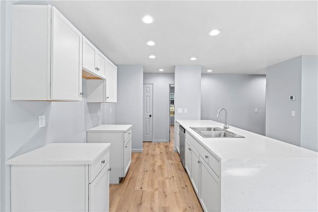 520 W Hunter Street, Nevada, MO 64772