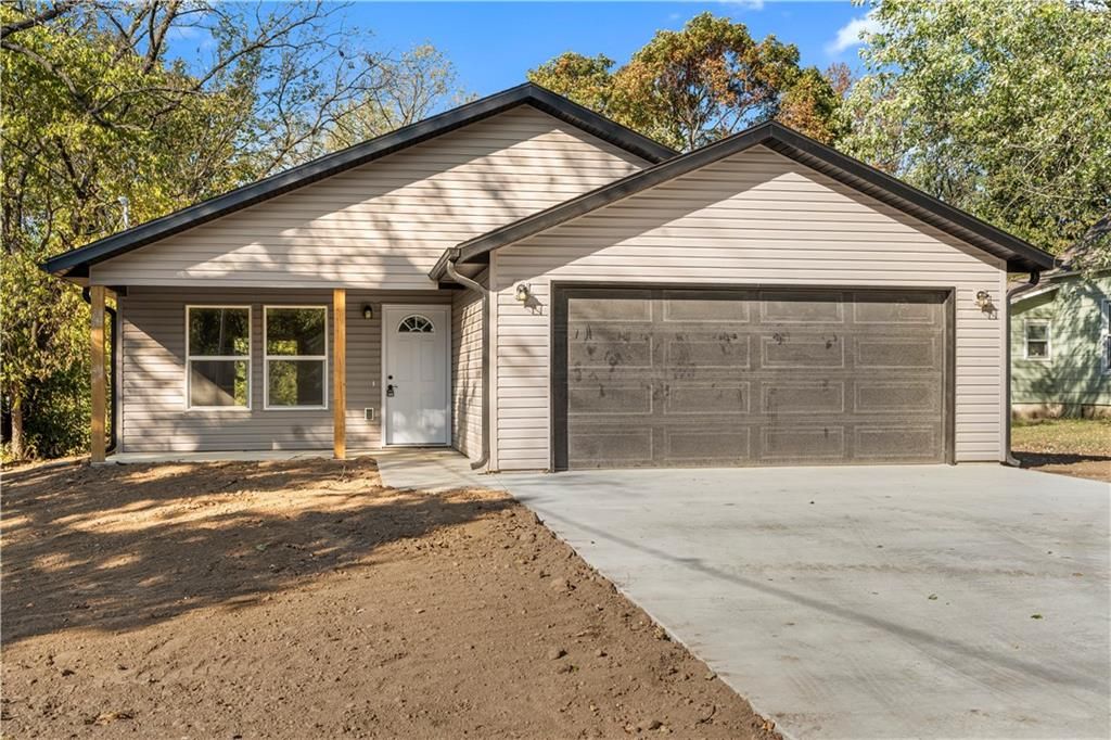 520 W Hunter Street, Nevada, MO 64772