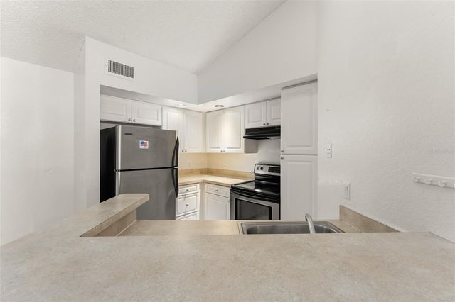 4532 COMMANDER DRIVE 2133, Orlando, FL 32822